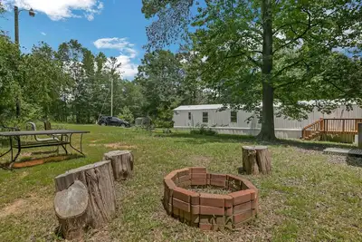 Image de 4br mobile home w/Hot Tub, Fire pit, gas Bbq Ac, WiFi in Simpsonville by Hospital
