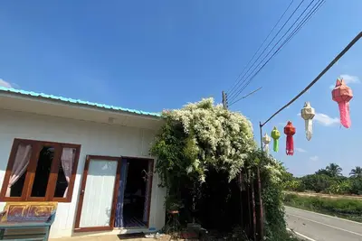 Image de Peaceful Beautiful Living 2-bedroom house in Saraphi with Ac, Free WiFi