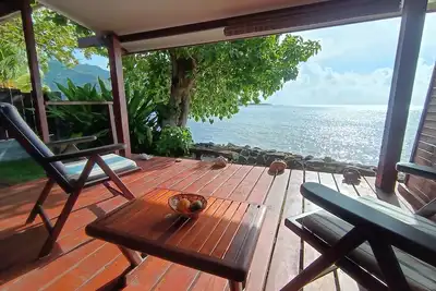 Image de La Perle de Moorea Fare Moana Iti Bord De Lagon Pied Dans L'Eau Baie D'Opunohu