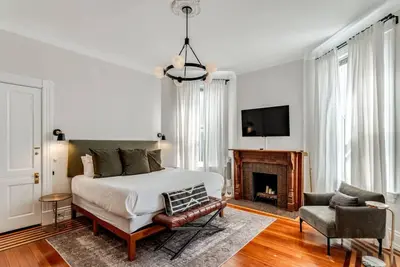 Image de Clifton 1 Bed Renovated Historic Home by Zoo, Uc