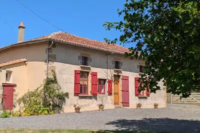 Image de Charmante Maison de Campagne avec Piscine Chauffée en Charente