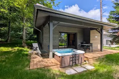 Image de Lodge élégant avec spa privatif et espace bien-être