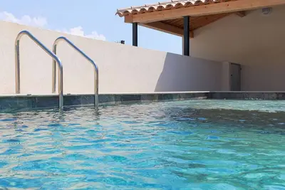 Image de 2 pièces avec terrasse, piscine et animaux admis à La Favière