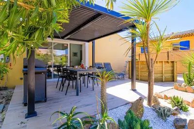Image de Maison neuve Ă Bormes-les-Mimosas avec piscine et parking inclus