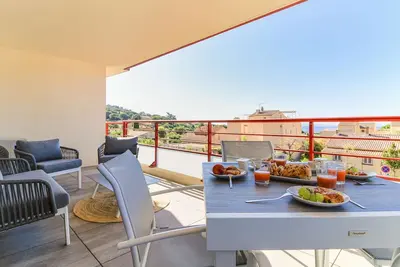 Image de Grand T2 au Lavandou avec terrasse et garage