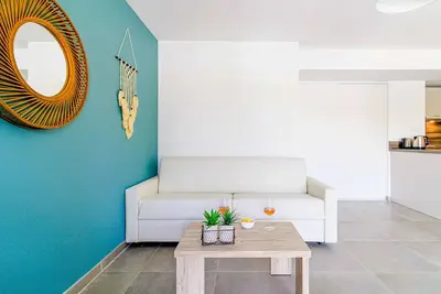 Image de T3 lumineux à deux pas des plages avec garage, à La Favière