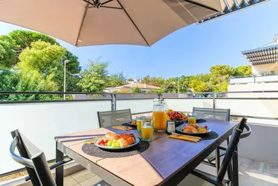 Image de Appartement lumineux avec piscine et garage Ă Bormes-les-Mimosas