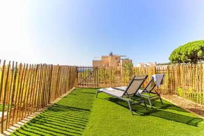 Image de T2 Confort avec Terrasse, Piscine et Parking Inclus