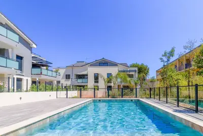 Image de T2 moderne à La Favière avec piscine, 2 personnes