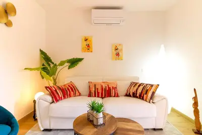 Image de Studio avec Grande Terrasse et Parking Proche Plage