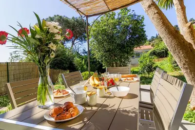 Image de Appartement spacieux pour 6 avec jardin privé proche plage