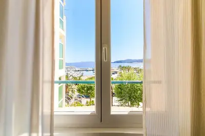 Image de T3 Centre-ville avec Parking et Vue sur Mer