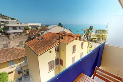 Image de Studio dernier étage rénové avec balcon à Menton