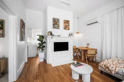 Image de The Piccolo Cottage a beautifully restored 1920s cottage nestled in North Hobart