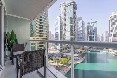 Image de Vibrant Studio in Jlt Sleeps 4 with Lake Views!