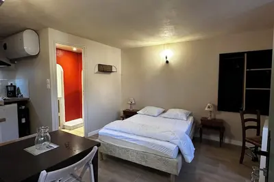 Image de Studio 2 « Aux volets bleus » Studio cosy aux pieds des Pyrénées