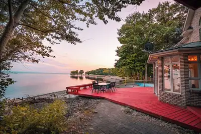 Image de Beachfront Villa/Cottage for Ren –Sleeps 15, Private Beach, close to Niagara Falls