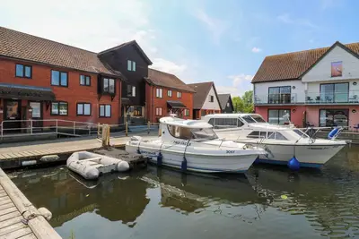 Image de Kingsmere, pet friendly, with a garden in Horning