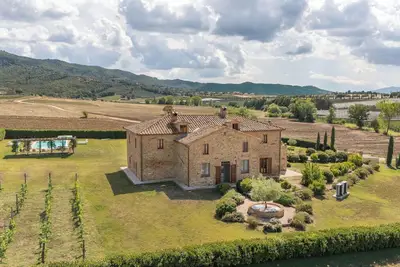 Image de Luxury Umbrian Villa with Vineyard - Authentic Italian Country Estate Experience