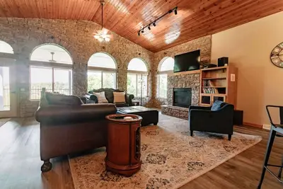 Image de Direct access to the lake, short drive to all the Branson fun!