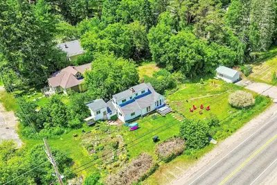 Image de Cottage for Up to 10 Guests on Muskoka Rd Inc Spacious Yard, Steps from the Park