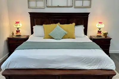 Cottagecore Retreat • 800 Sq Ft Studio • Pet Friendly • King Bed