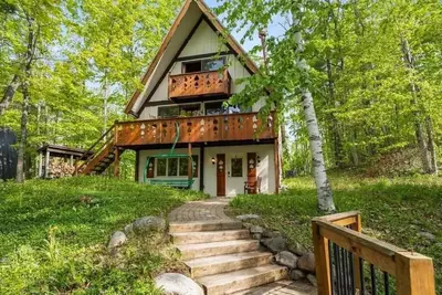 Image de 3-bedroom chalet w/huge loft in secluded neighborhood next to NubsNob, sleeps 12