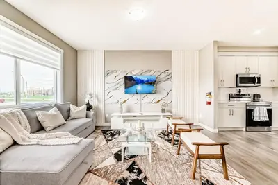 Image de Cozyhub Vacation Rental - Calgary\nClose to the Park, Restaurants, Yyc Airport