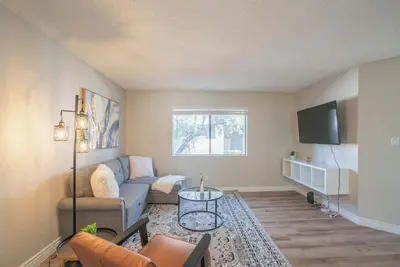 Image de Heart of Scottsdale | Pool, Gym, Balcony, Parking