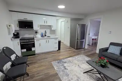 Image de Cozy Modern Basement Suite in Riverview