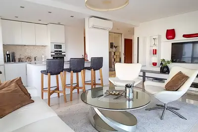 Image de Bright 2-Bedroom apartment  with terrace and parking