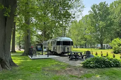 Image de You know you want to do it! Glamping. Charming Airstream in Enchanting Ashtabula