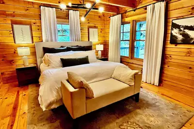 Image de Beautiful newly renovated modern mountain cabin 8 min from downtown w/ club
