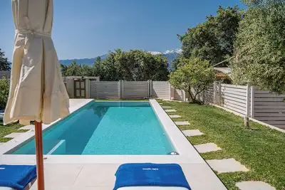 Image de Villa Crista in Aptera with private pool and hydromassage! Mountain & sea views!