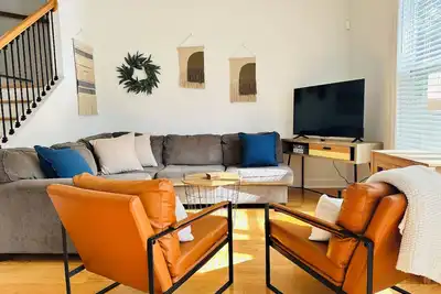 Image de New home 2 minutes from Park Circle!
