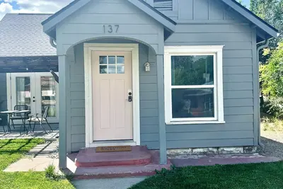 Image de Cute and artsy bungalow located centrally in the heart of Twin Falls.