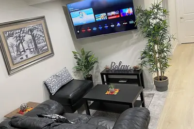 Image de Cozy 2 bedroom legal basement suite in Se Calgary. Close to Ymca and hospital