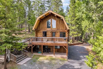 Image de Deer Show Cabin + Pool Table
