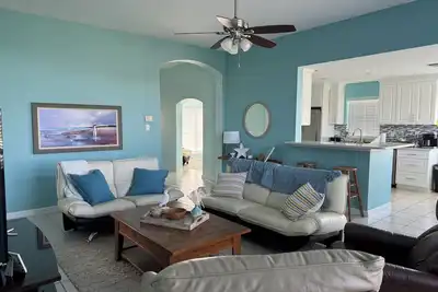 Image de Coastal Cove - Waterfront Home
