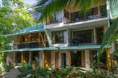 Image de White Pearl #1 | Beachfront, Terrace, Ac, Pool, Sleeps 3