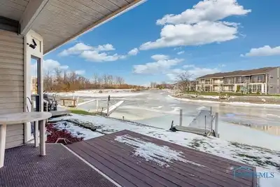 Image de Lake Erie 2-bedroom condo with pool