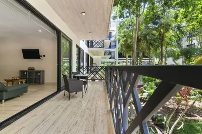 Image de Spacious 2-Bedroom with Lockoff, Rooftop Pool & Full Fitness Center!