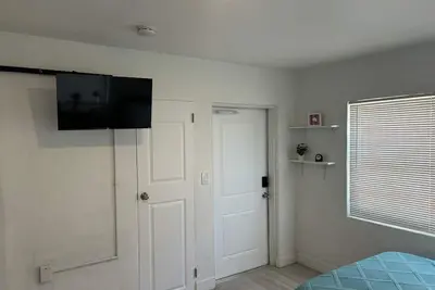 Image de 2526 Modern Studio in Historic Area
