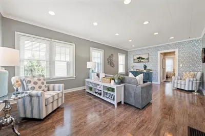 Image de Charming Home Close to Jet Express & Downtown!