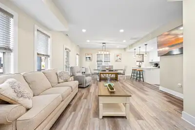 Image de 4br/3. 5ba Modern Beach Home
