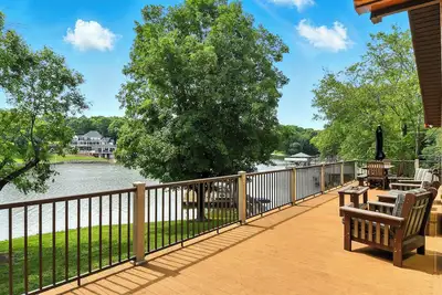 Image de Lake Hickory Waterfront Retreat