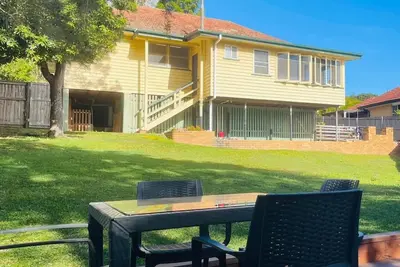 Image de Family-Friendly Home, Walk to Schools & Shops