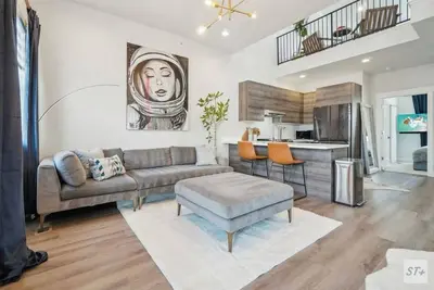 Image de Chic Urban Loft Near Denver w/ Mtn Views