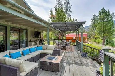 Image de Scenic Riverfront Escape w/ Sauna in Junction City