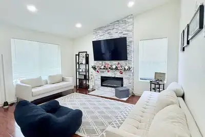 Image de Charming 3-bedroom house surrounded by a beautiful succulent garden!
